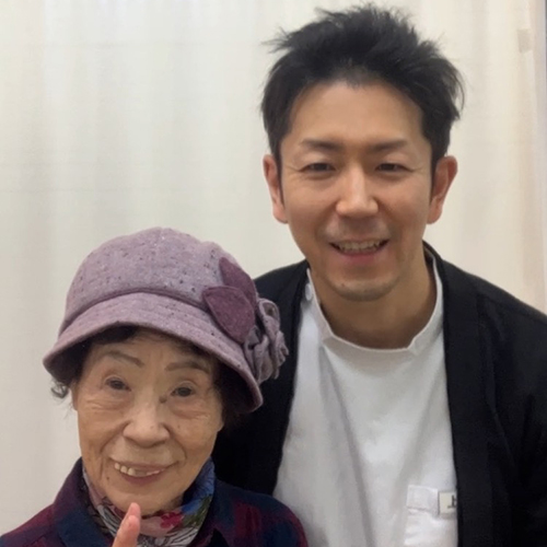 松戸市に住むiさん。円背と腰痛で通院されていますが、腰痛専門整体によって辛さの方はかなり改善されています。