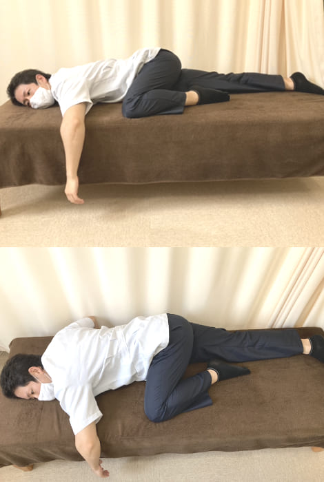 上山和俊が仙腸関節の緊張をとるストレッチをやっている写真①