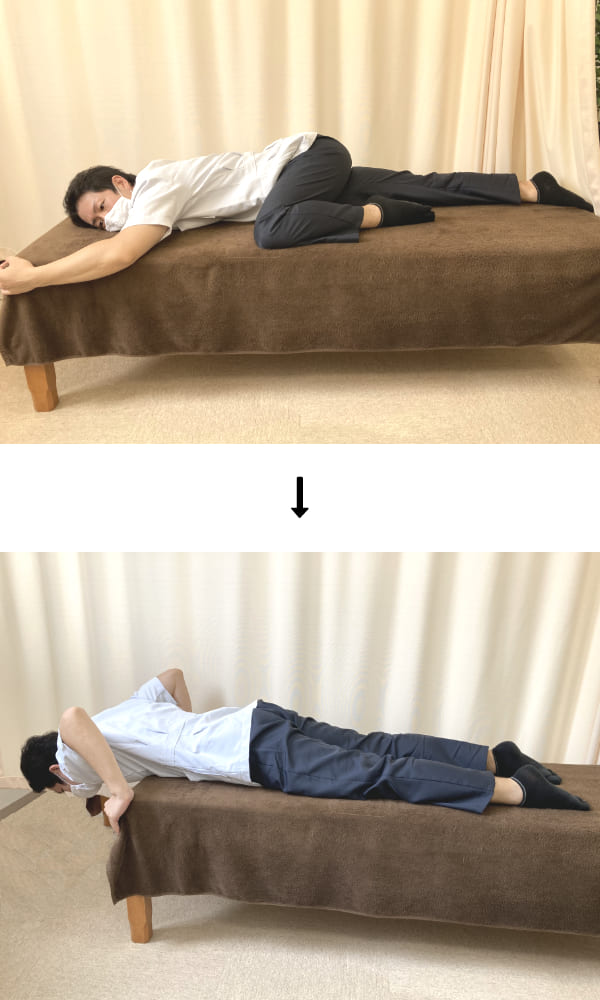 上山和俊が仙腸関節の緊張をとるストレッチをやっている写真②