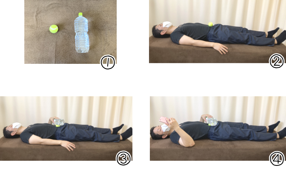 上山和俊が腹直筋の筋膜をストレッチしている写真